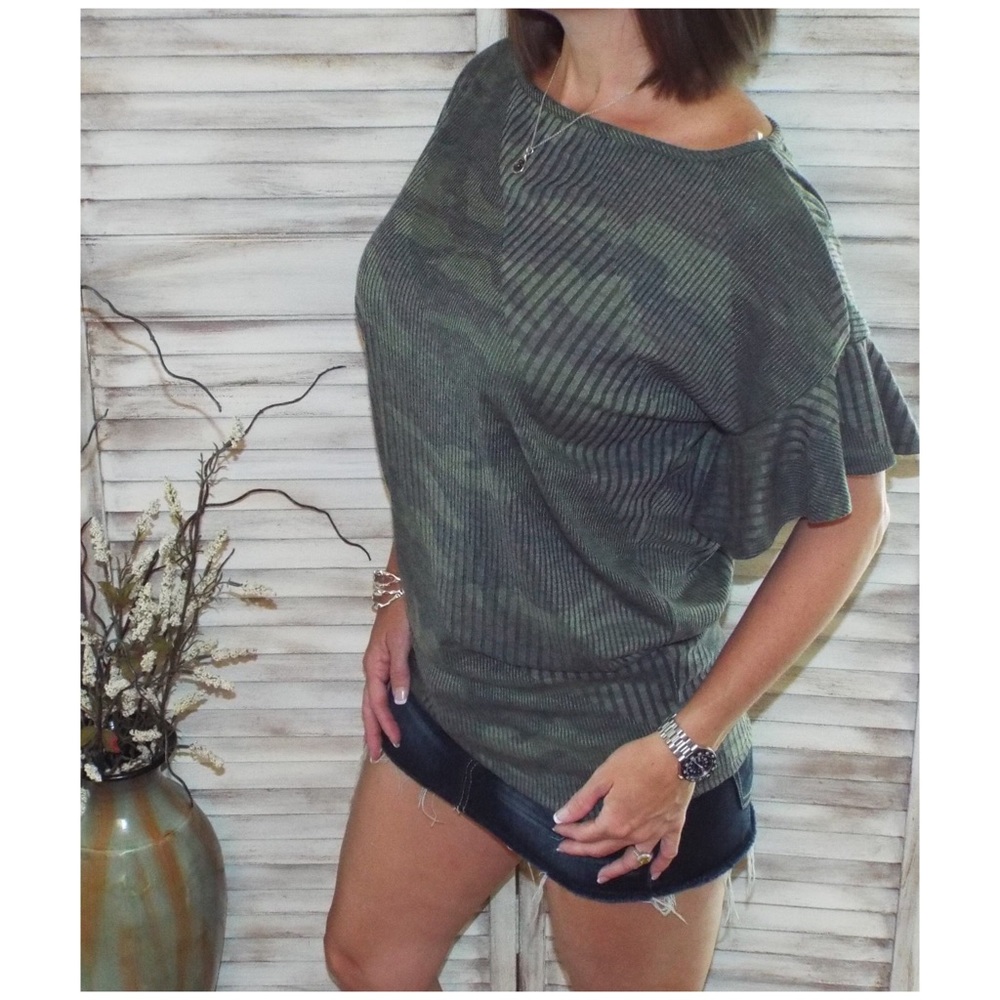 ⭐️ Ribbed Ruffle Off Shoulder Camo Top Green 0919 - Picture 9 of 9